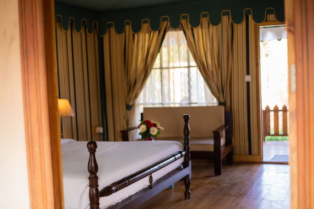 Deluxe, Tent, King Bed, Garden Area