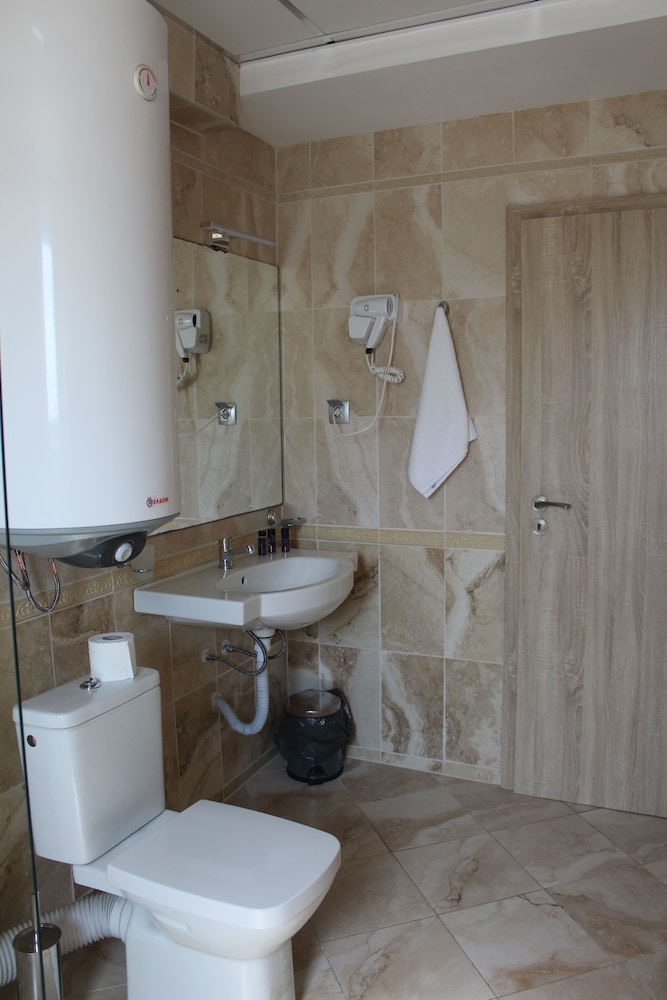 Vemara City Apart Hotel 66/68