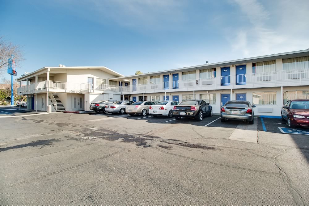 Motel6 Phoenix, AZ - East 18/28