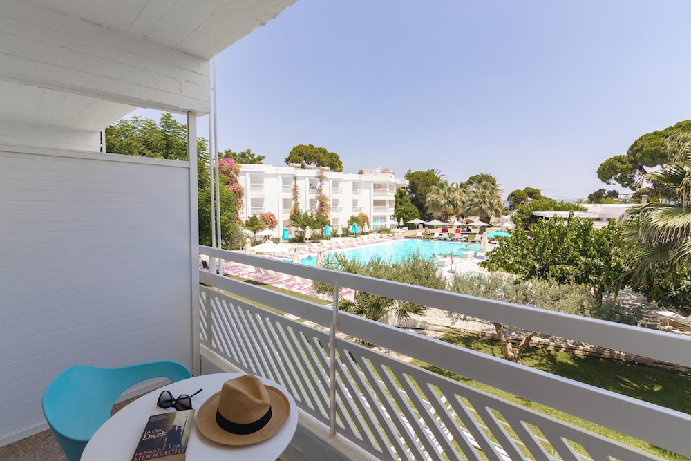 Marathon Beach Resort 9/72