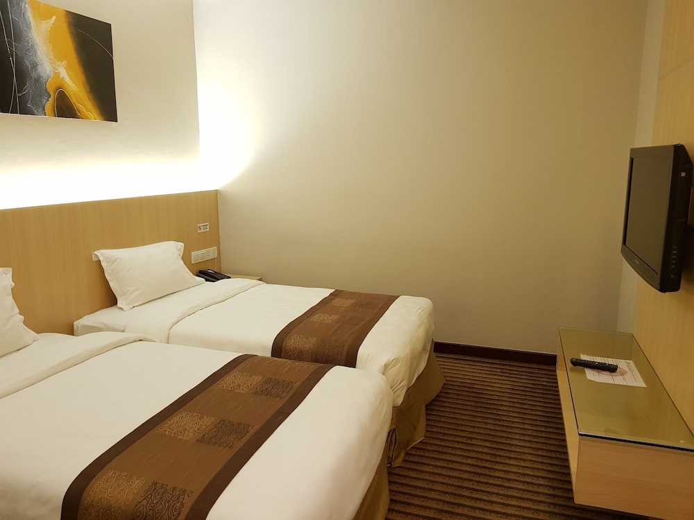 STANDARD, TWIN BEDS, NO WINDOW