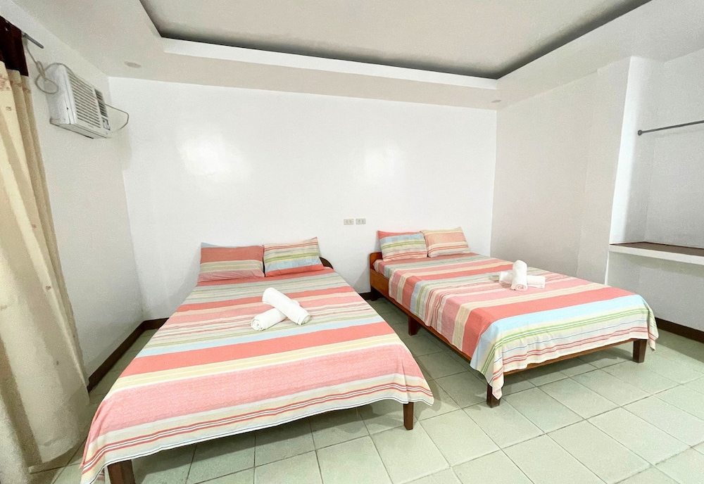 White Beach Hotel Bar And Restaurant 59/90