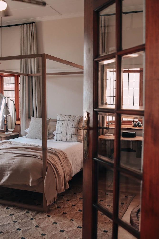 Murphy, King Bed, Garden View, Ground Floor
