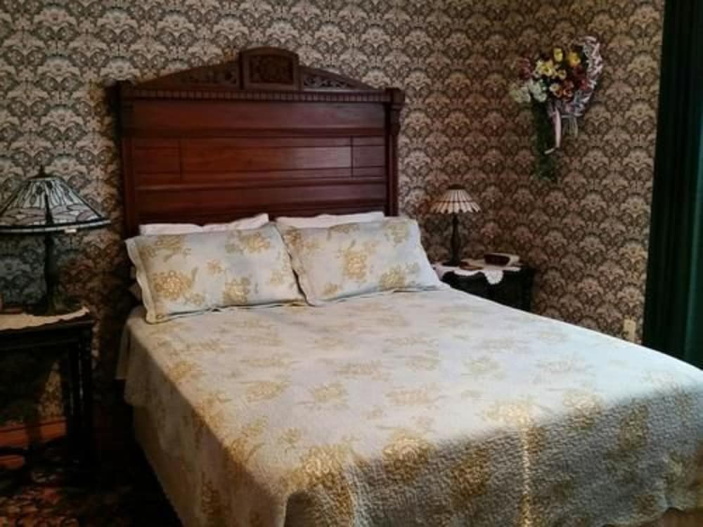 Geiger Victorian Bed and Breakfast 6/25