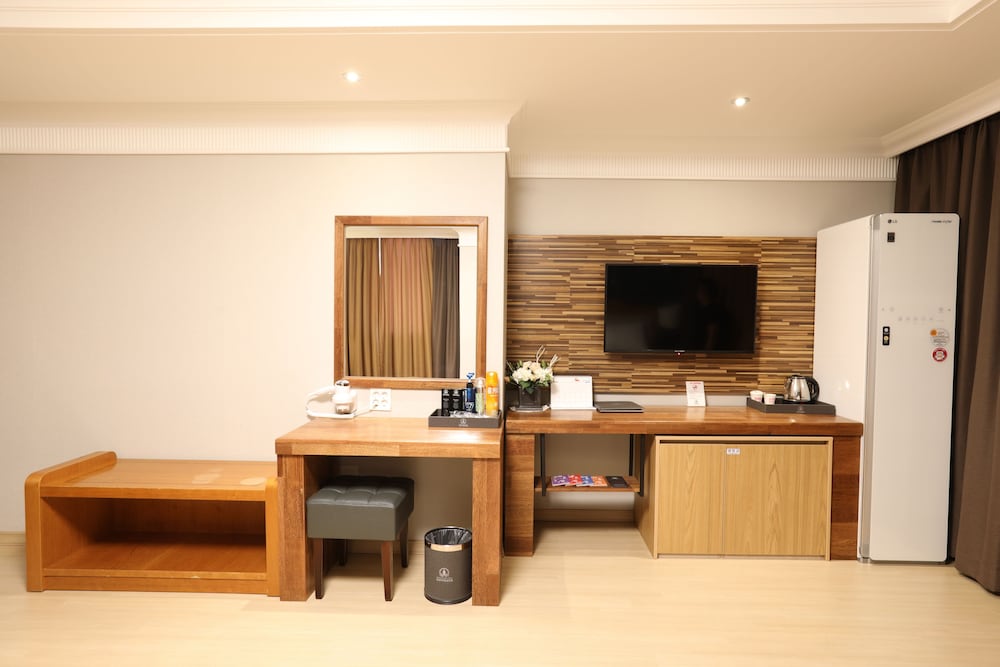 Empire Tourist Hotel 29/33