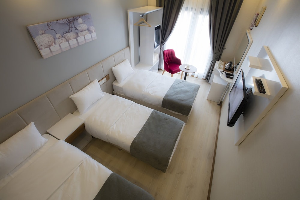ROYAL INCI AIRPORT HOTEL 40/67