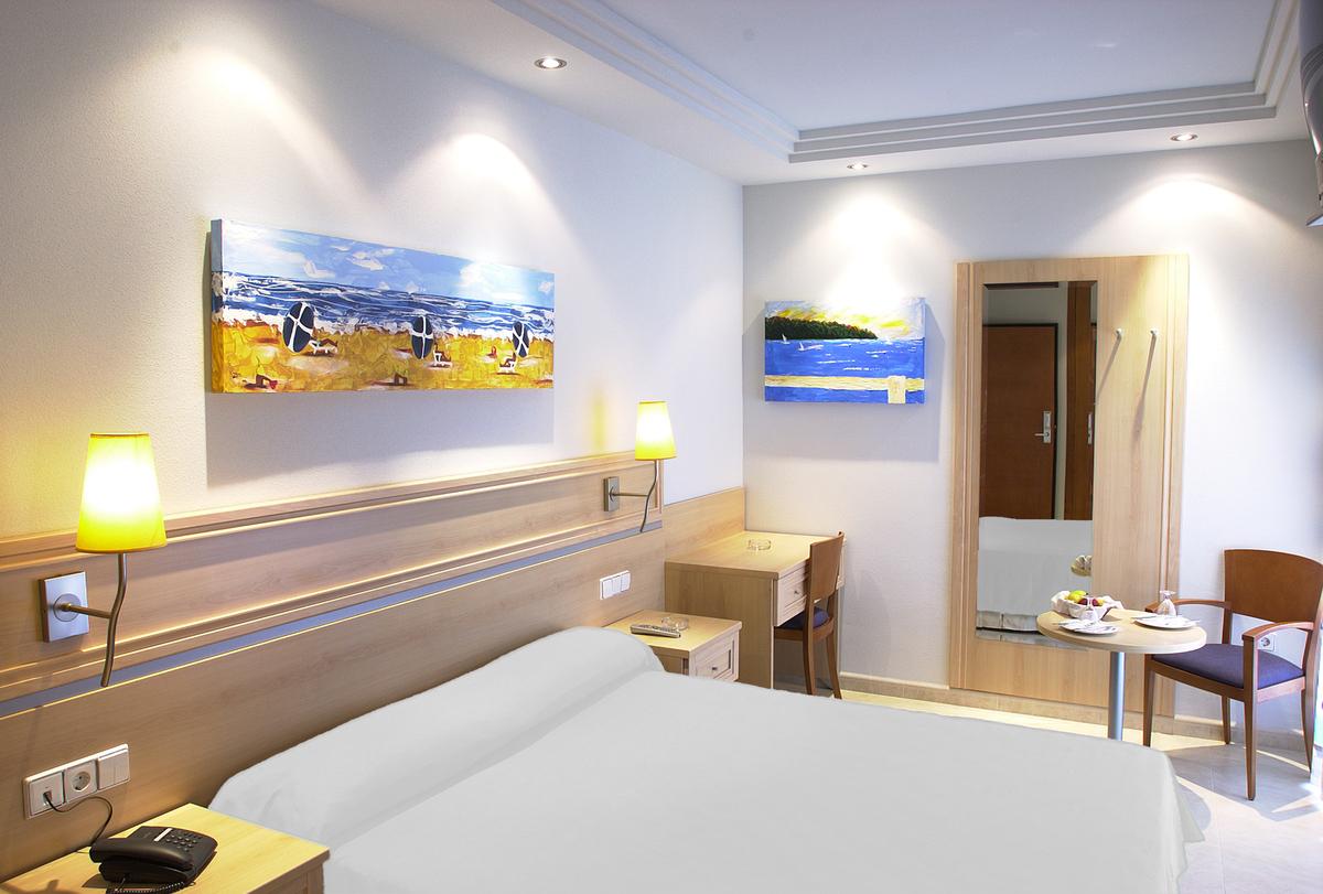 Room, Triple, Balcony or Terrace