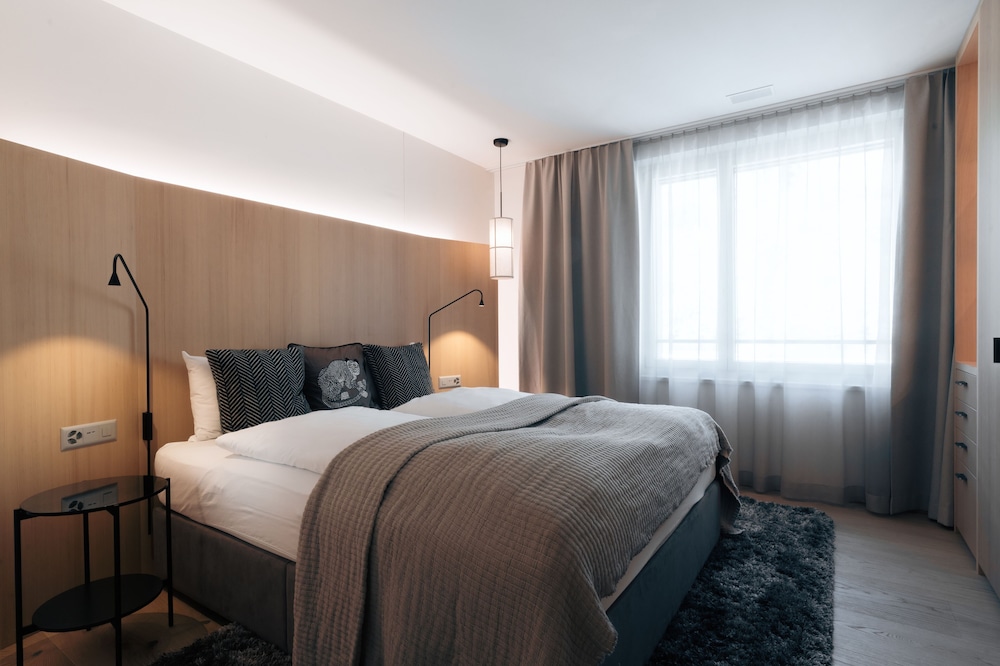 1 BEDROOM, DELUXE, APARTMENT