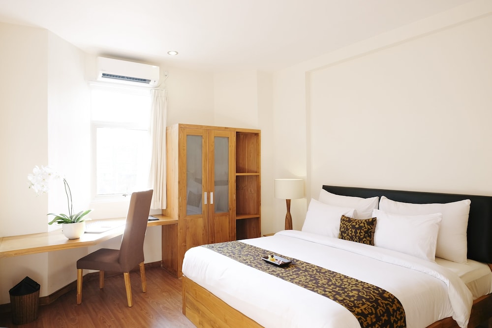 SIGNATURE, SUITE, KITCHEN