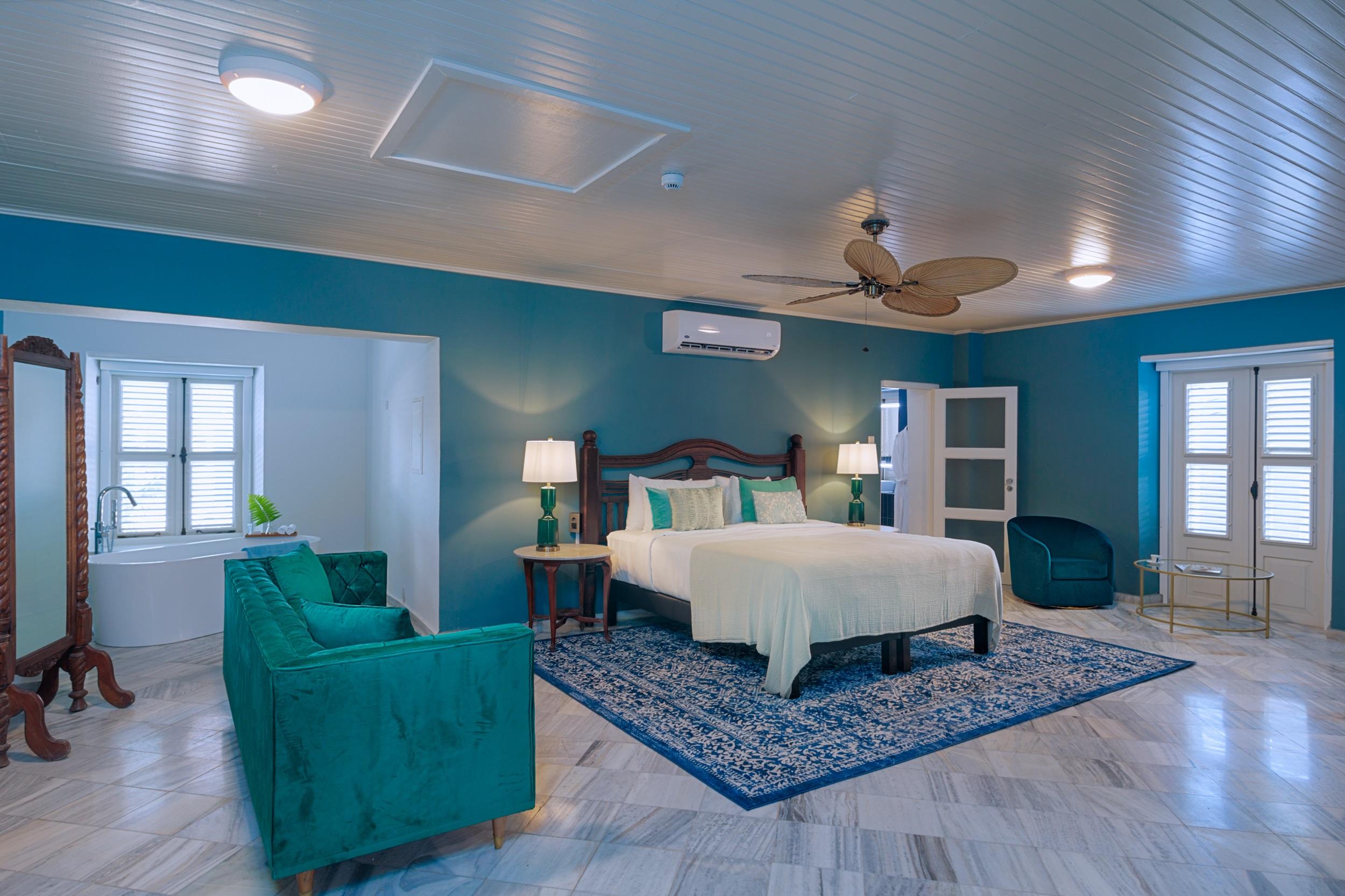 Junior Suite, Superior, King Bed, Garden or Pool View, Bathtub