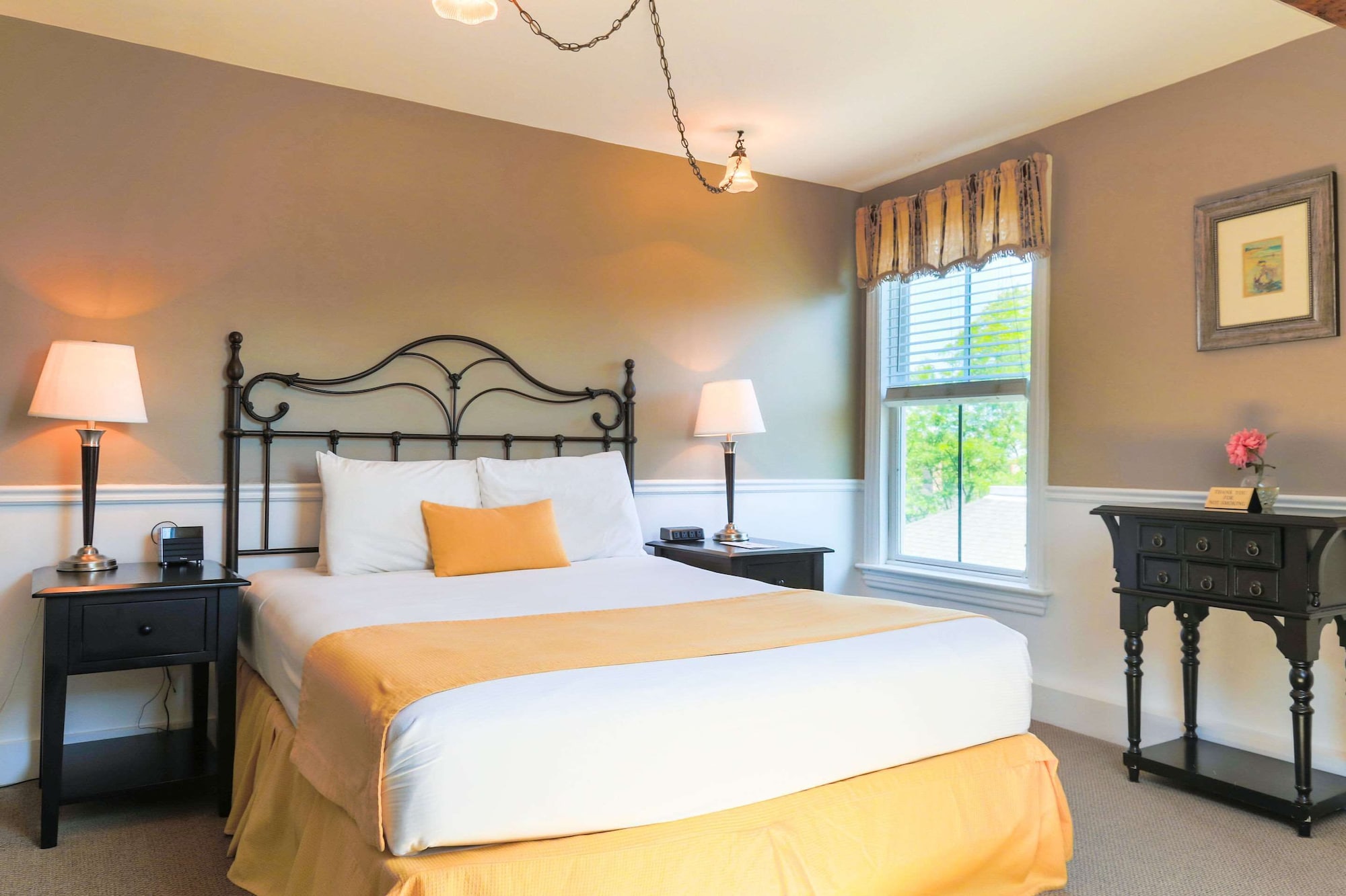 Standard, Queen Bed