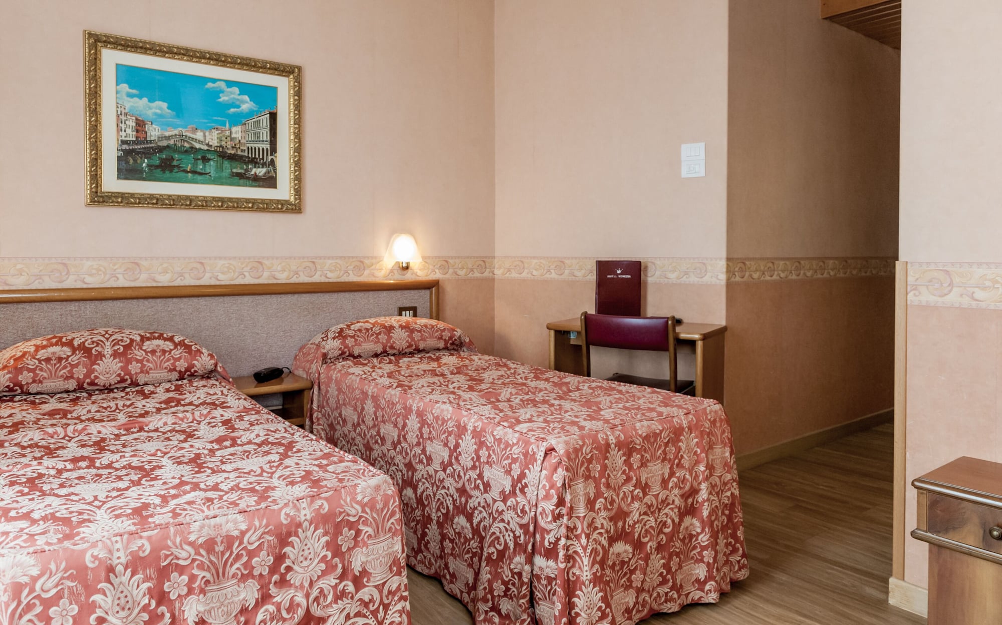 STANDARD, DOUBLE OR TWIN BED