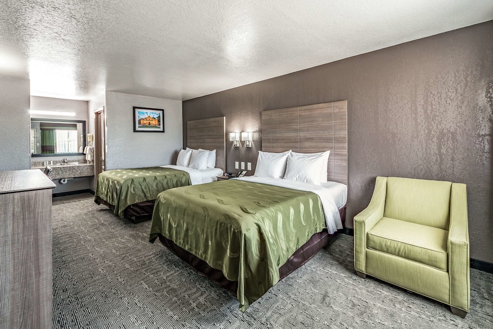 Quality Inn I-10 East near Frost Bank Center 13/42