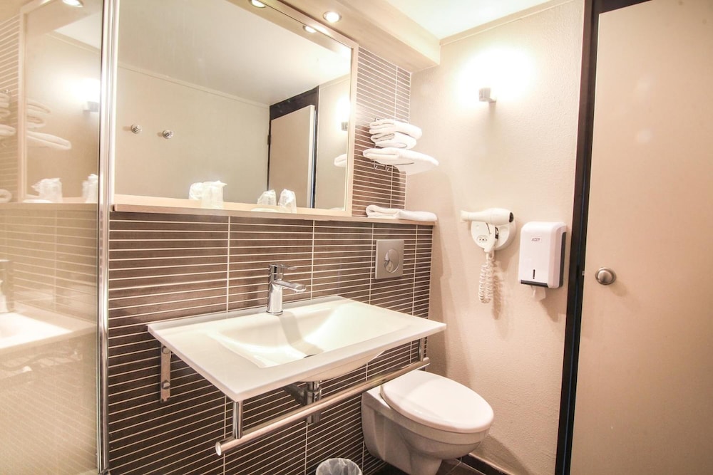 Hotel Inn Design Sable Sur Sarthe Resto Novo 45/50
