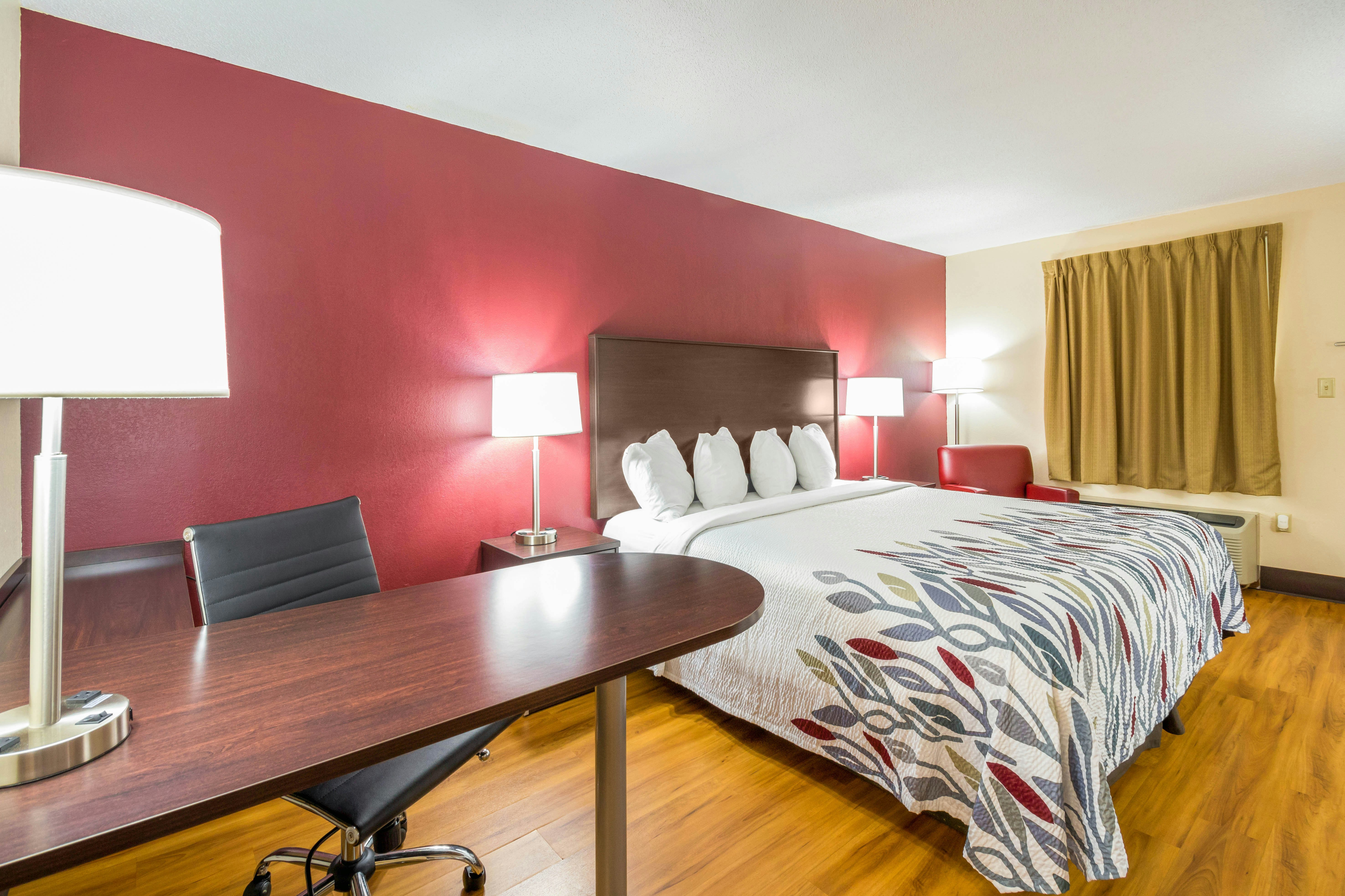 غرفة سوبيريور بسرير كينج، Red Roof Inn Clarksville 3/5
