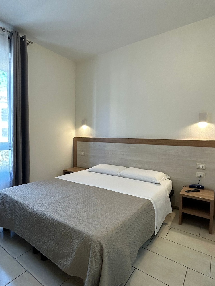Milan Hostel 8/35