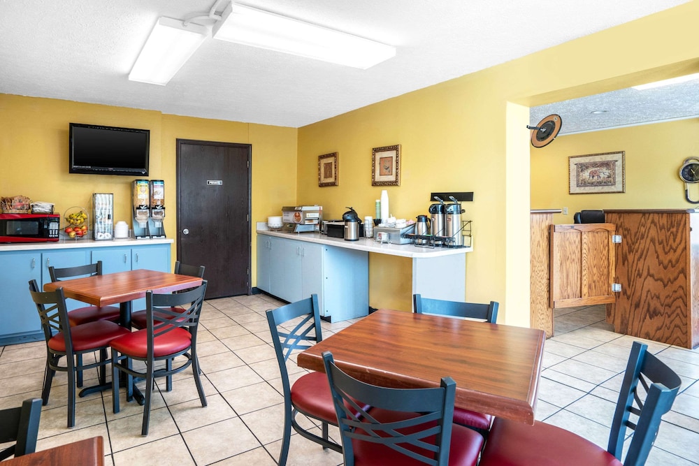 Econo Lodge near Missouri University of Science and Technology 18/20