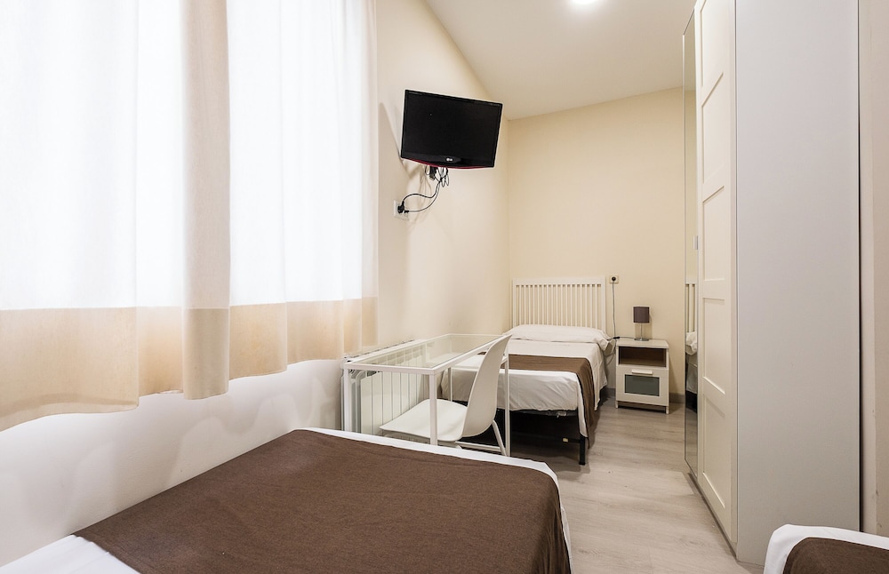 Hostal El Pilar 57/68