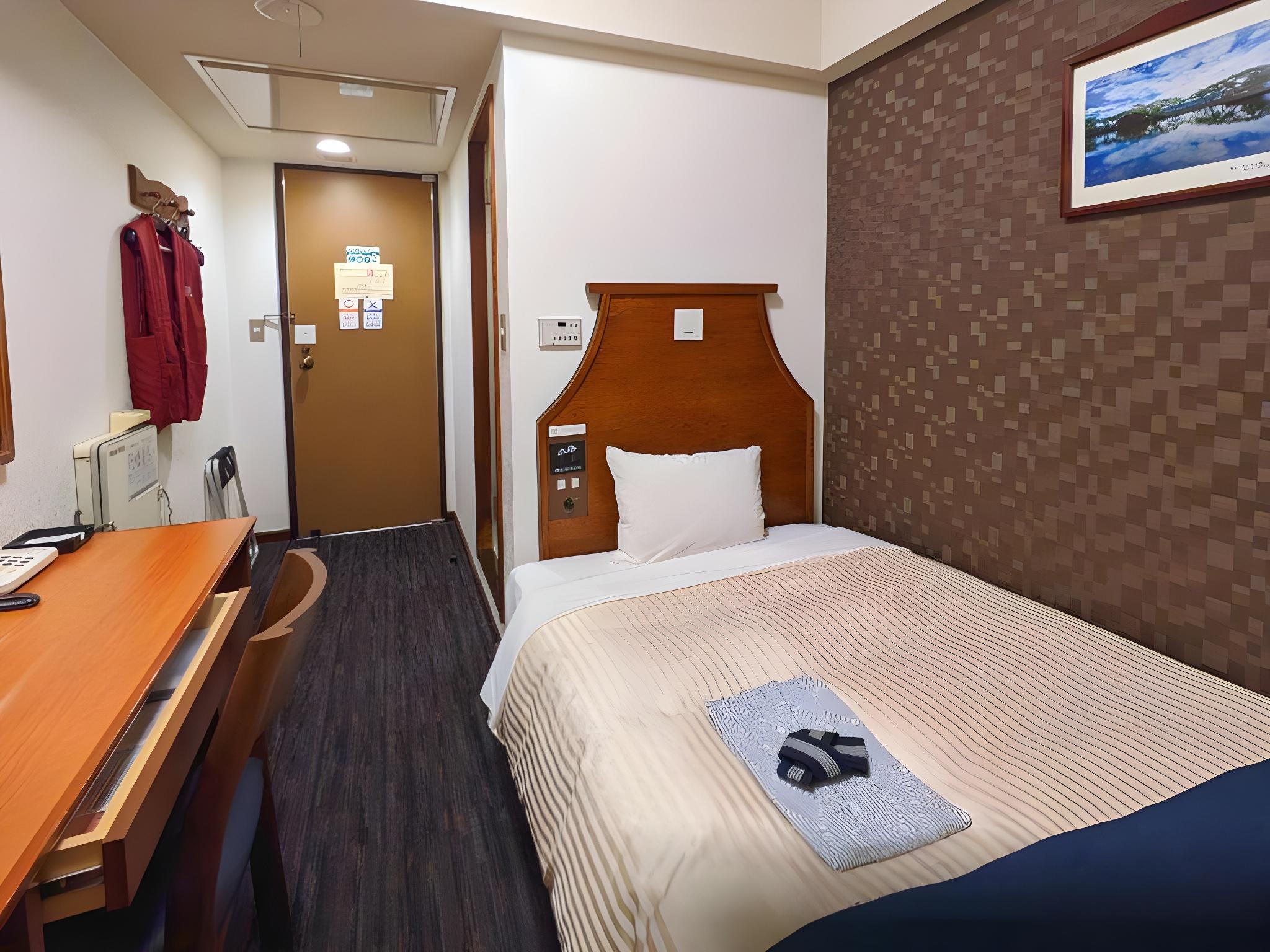 Room, Single, Double Bed, Electronic Cigarette Only, Smoking