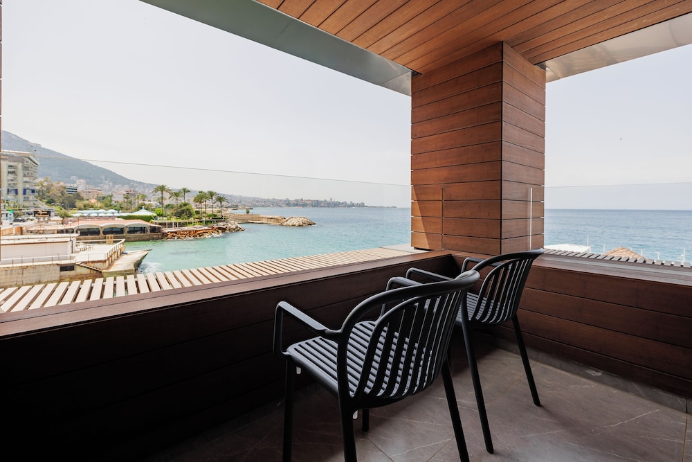 Middle Beach Hotel 47/49
