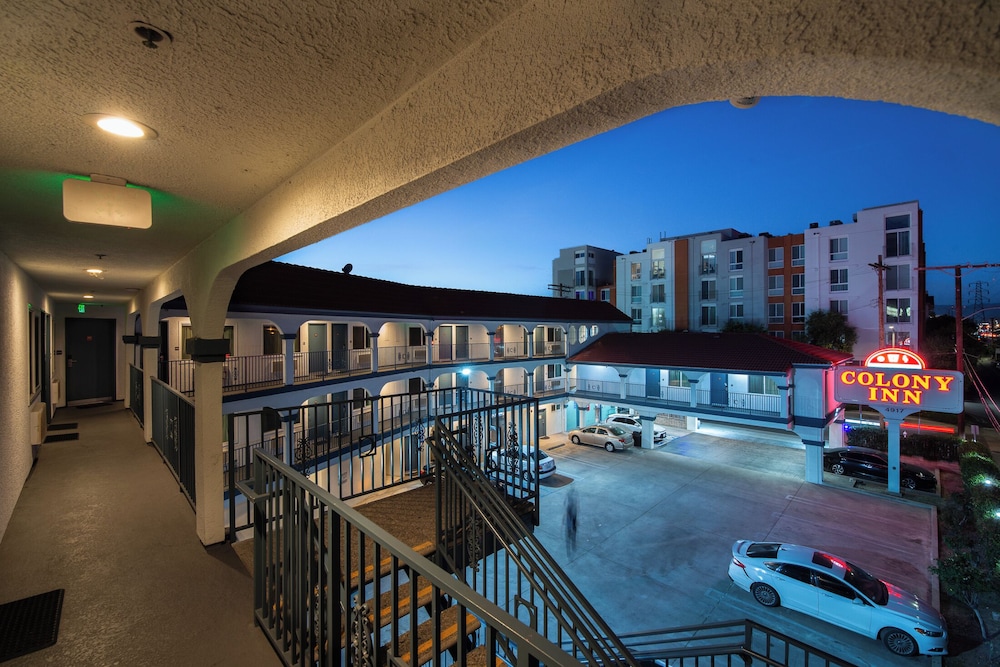 Colony Inn North Hollywood 52/62