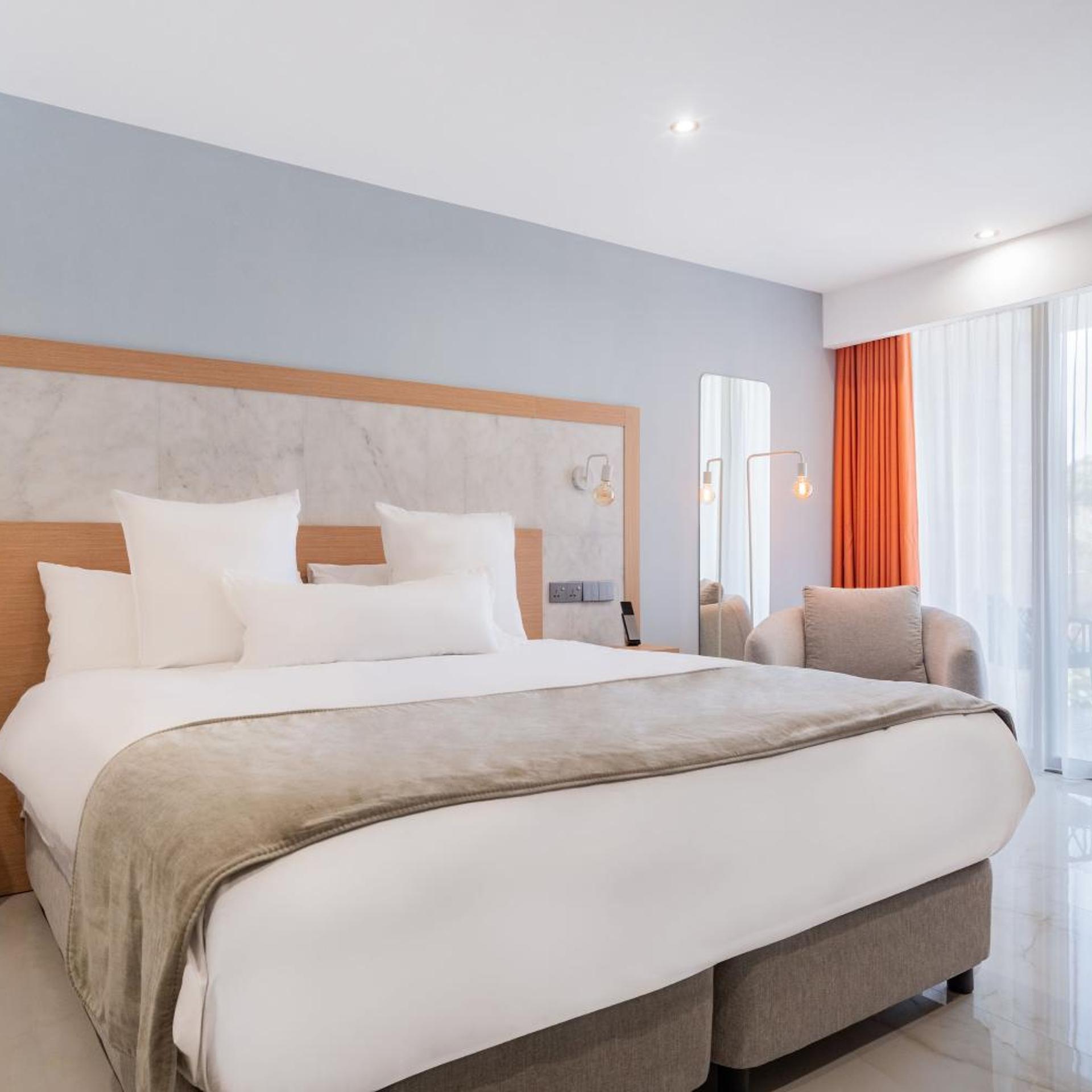 Deluxe, King Bed