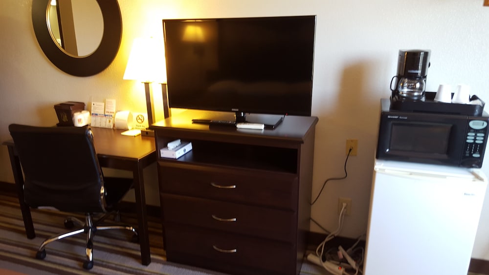 Super 8 by Wyndham Waynesboro 33/36