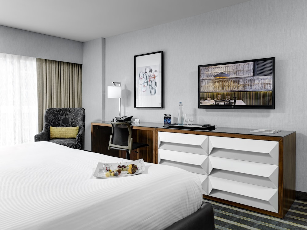 LUXURY, KING BED, BALCONY