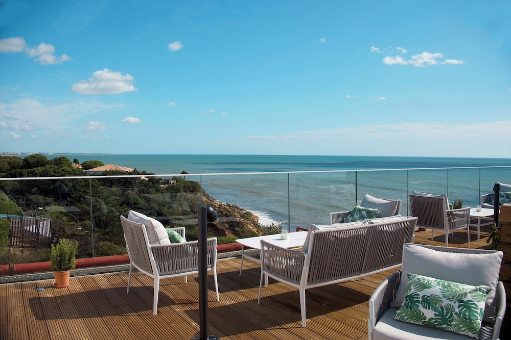 Monicca Collection Suites and Residences 68/74
