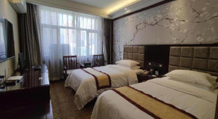Hualian Hotel 10/50