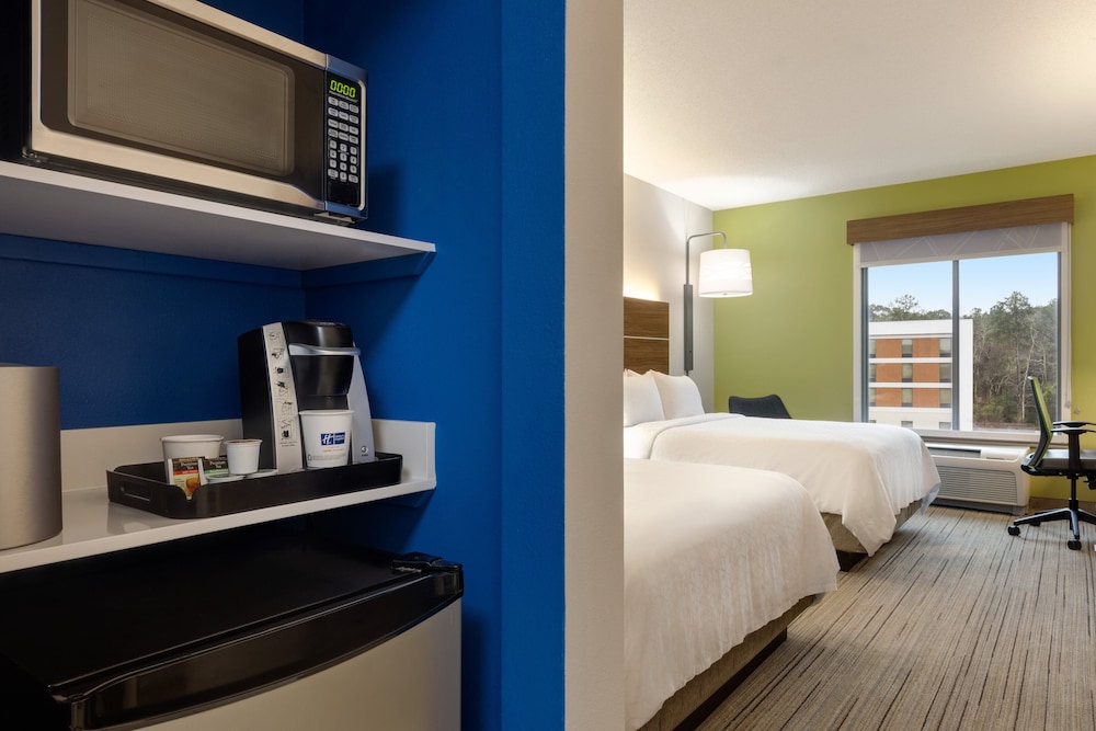 Holiday Inn Express Hotel Suites Opelika Auburn 34/71