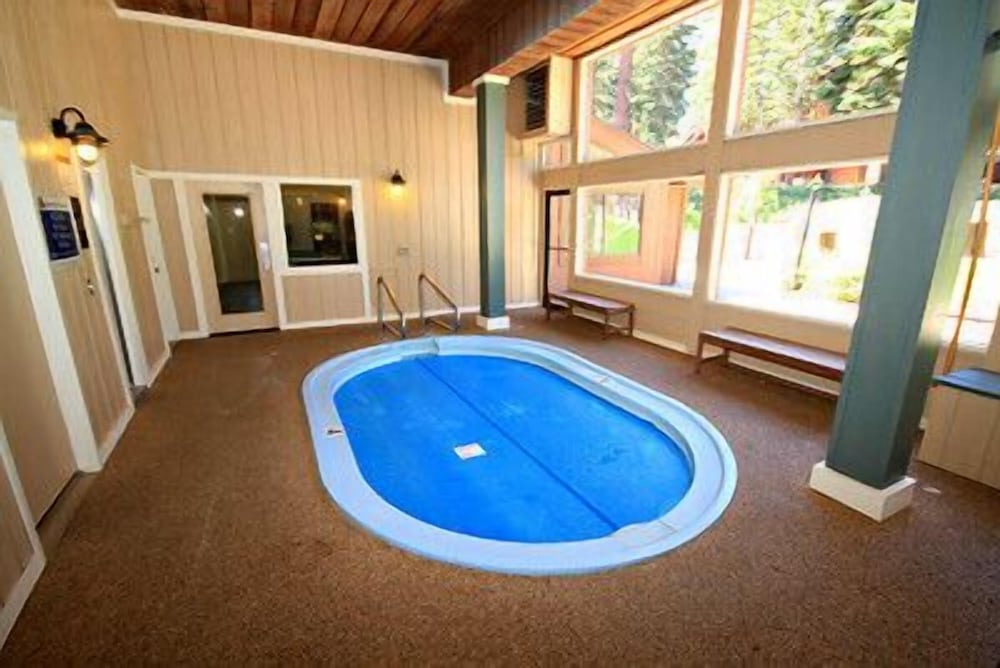 swimming pool spa