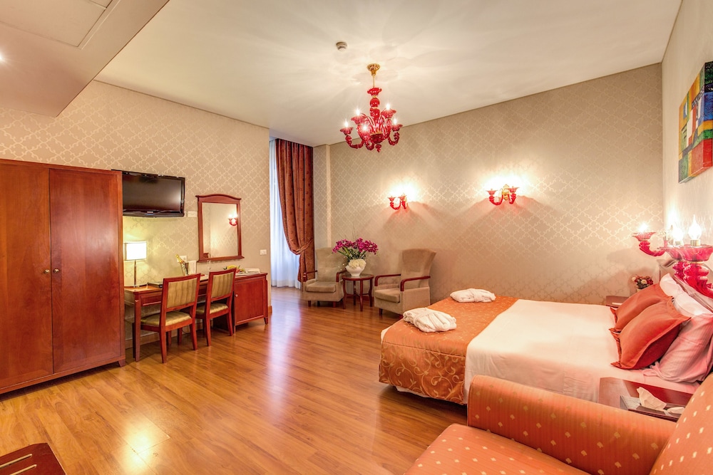 Augusta Lucilla Palace 40/62