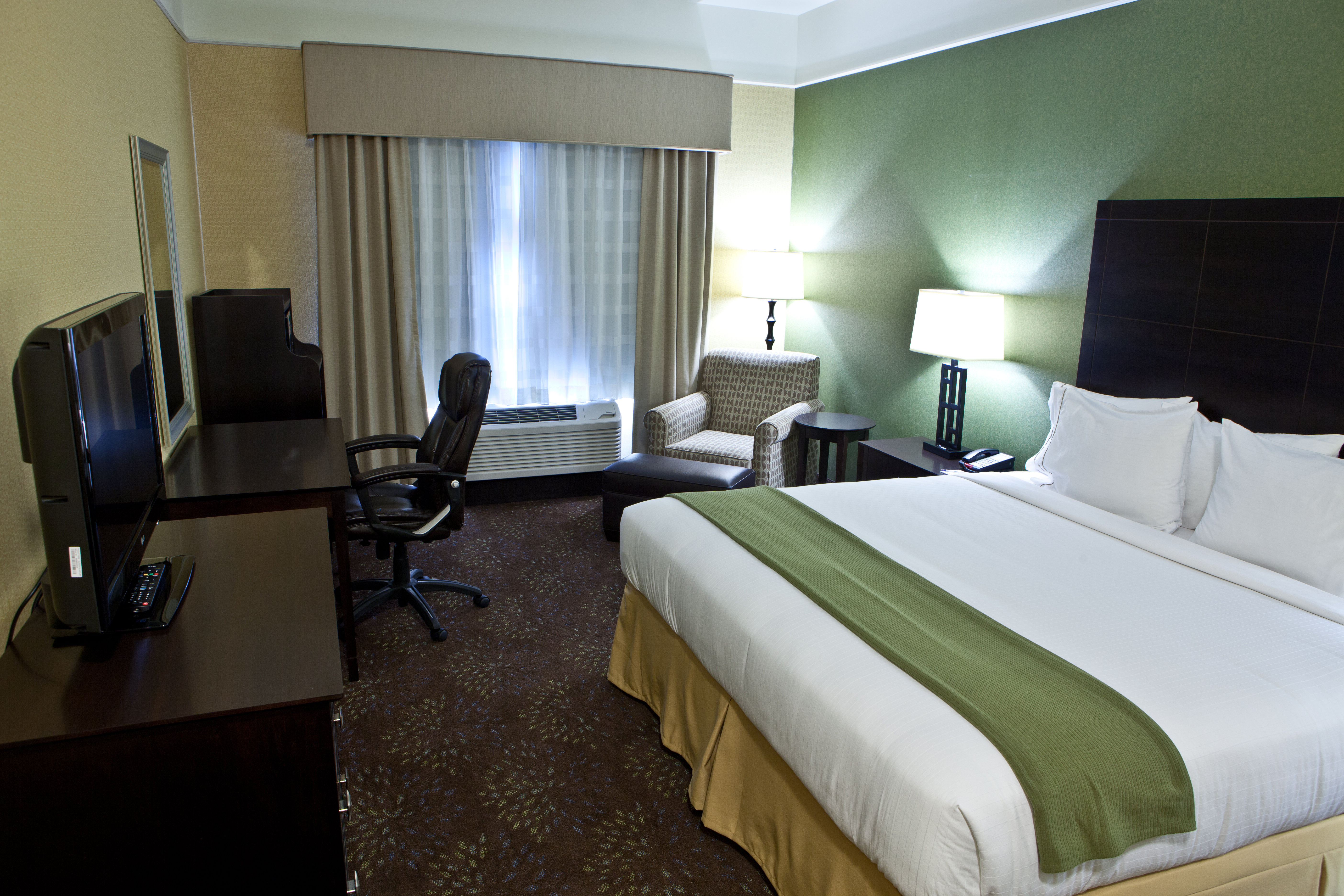 غرفة بسرير كينج، Holiday Inn Express Hotel And Suites Lansing Dimondale 2/3