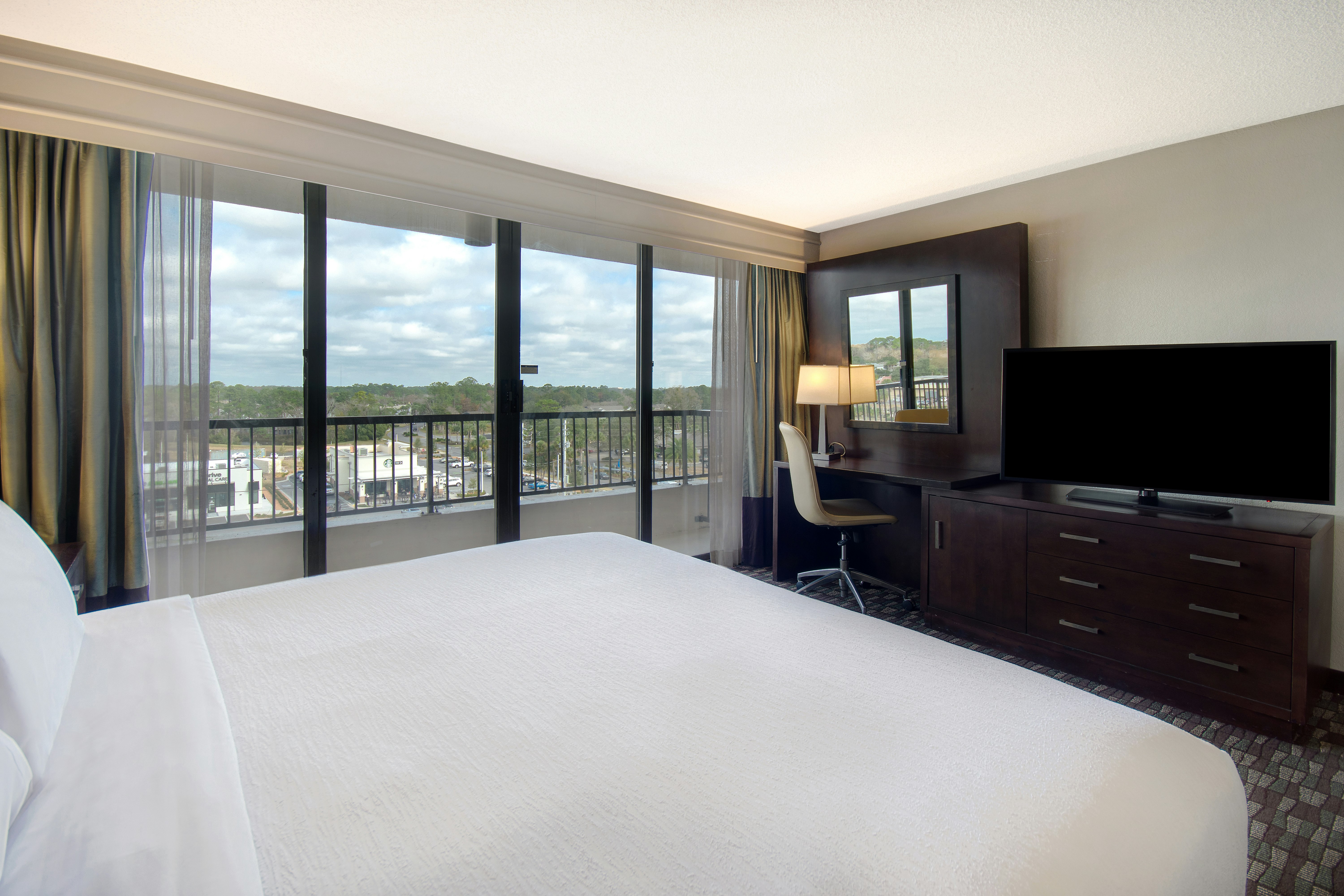 Atrium, Suite, King Bed, Balcony