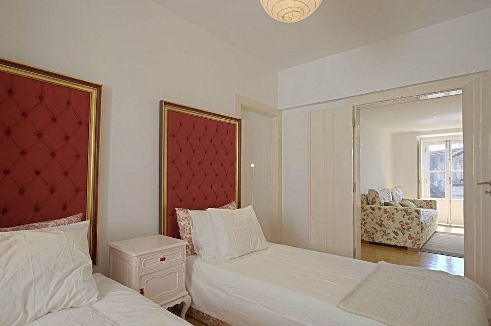 2 Bedrooms, Superior, Apartment, Queen and Twin Beds, River View, Balcony