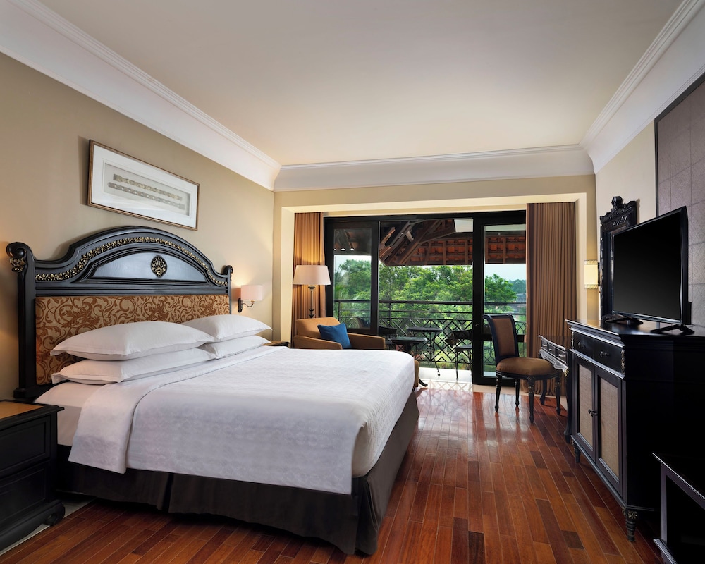 EXECUTIVE, KING BED, MOUNTAIN VIEW, BALCONY