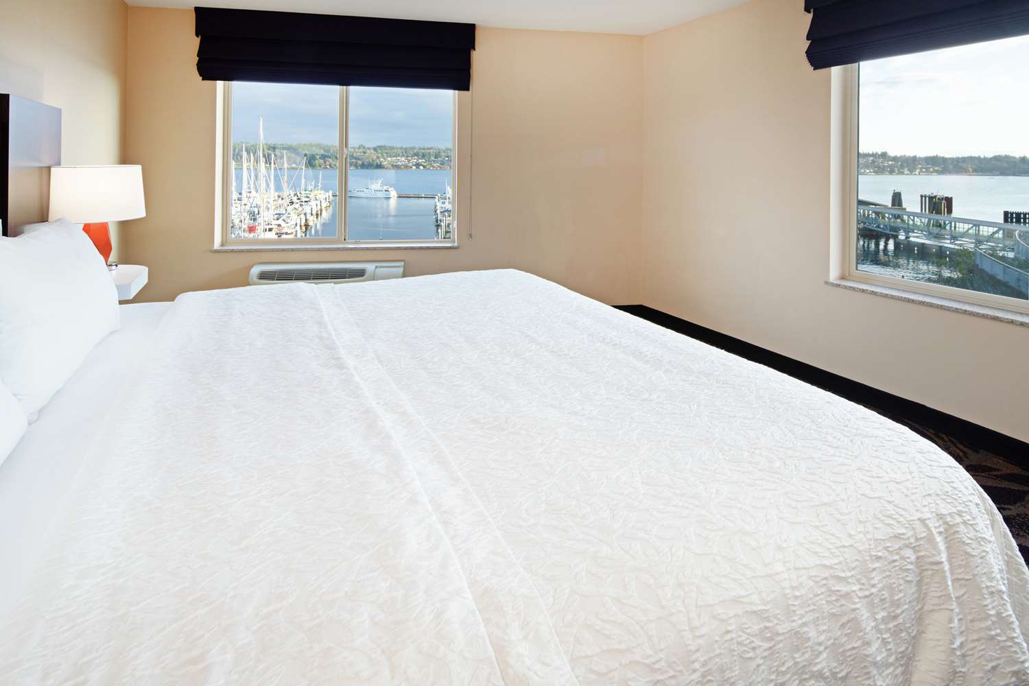 Suite, King Bed, Water Front, Bathtub