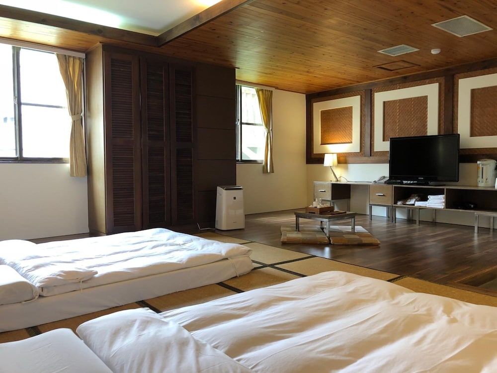 Fenchihu Hotel 5/25