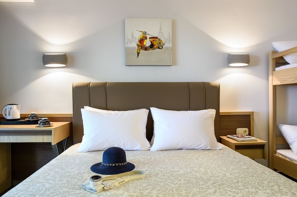 Philoxenia Hotel 21/68