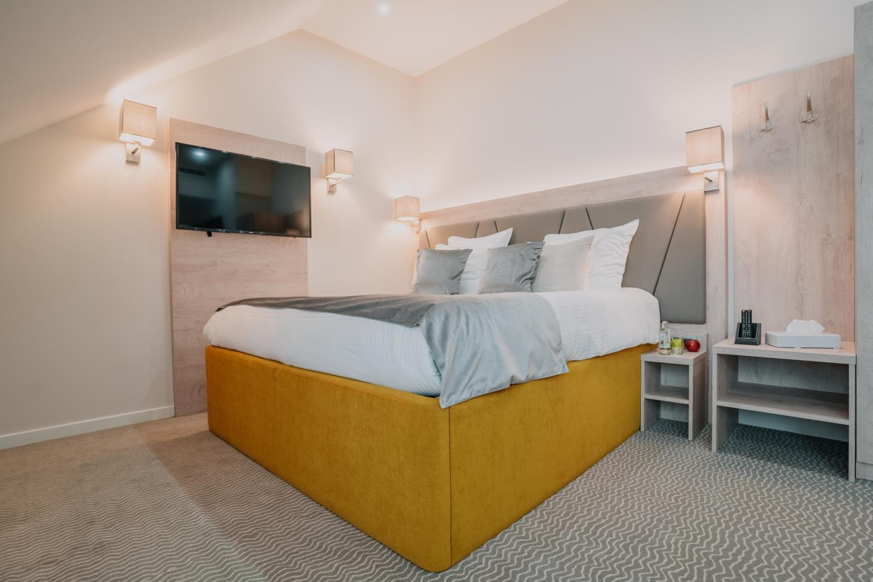 JUNIOR SUITE