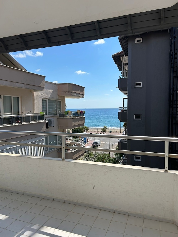 Rosella Hotel 57/62