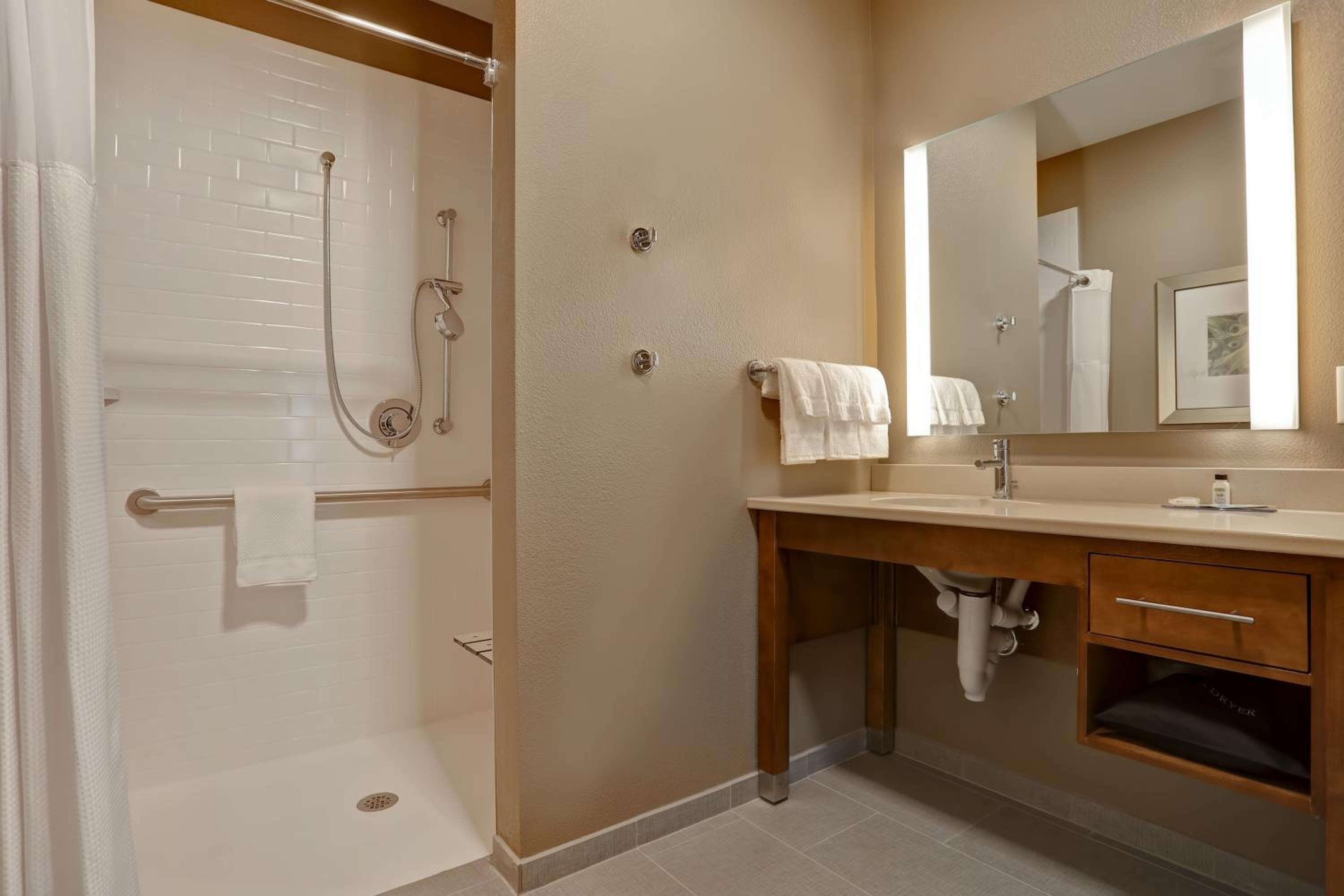 1 Bedroom, Suite, 2 Queen Beds, Sofa
