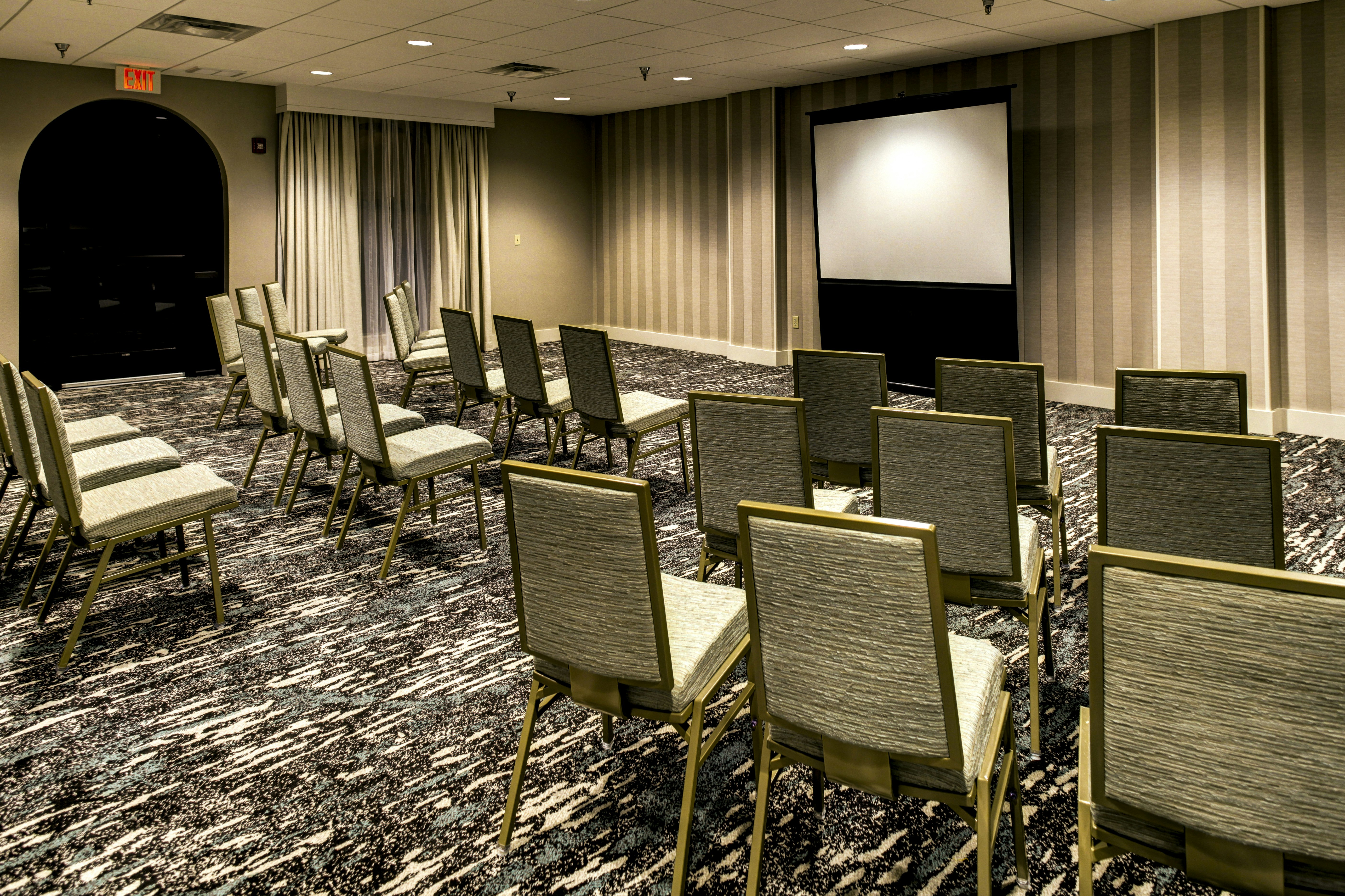 Embassy Suites Williamsburg 49/55