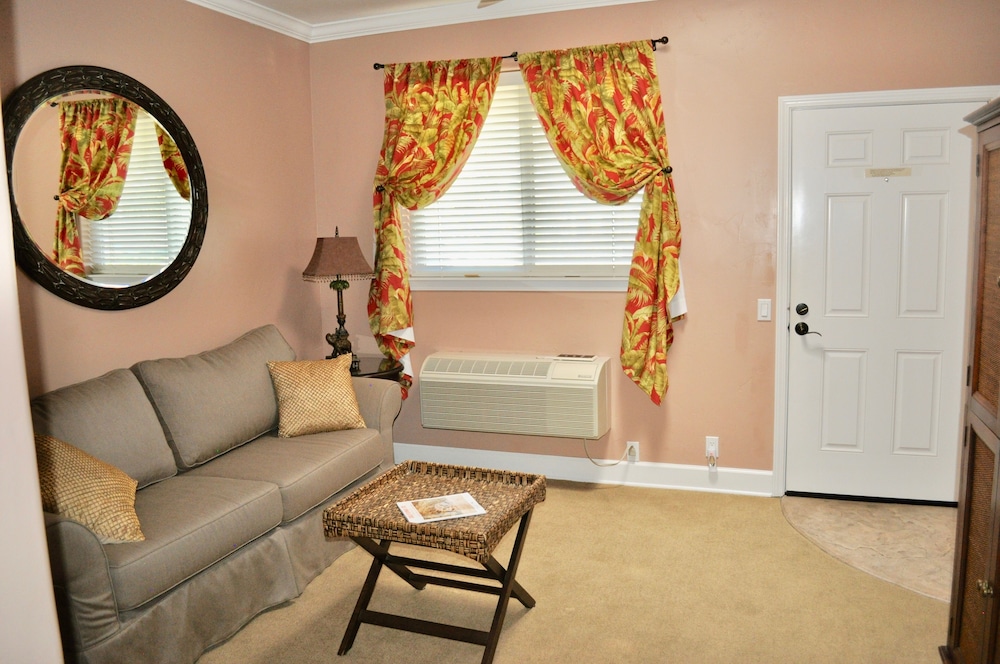 Cayucos Sunset Inn Bed and Breakfast 30/50