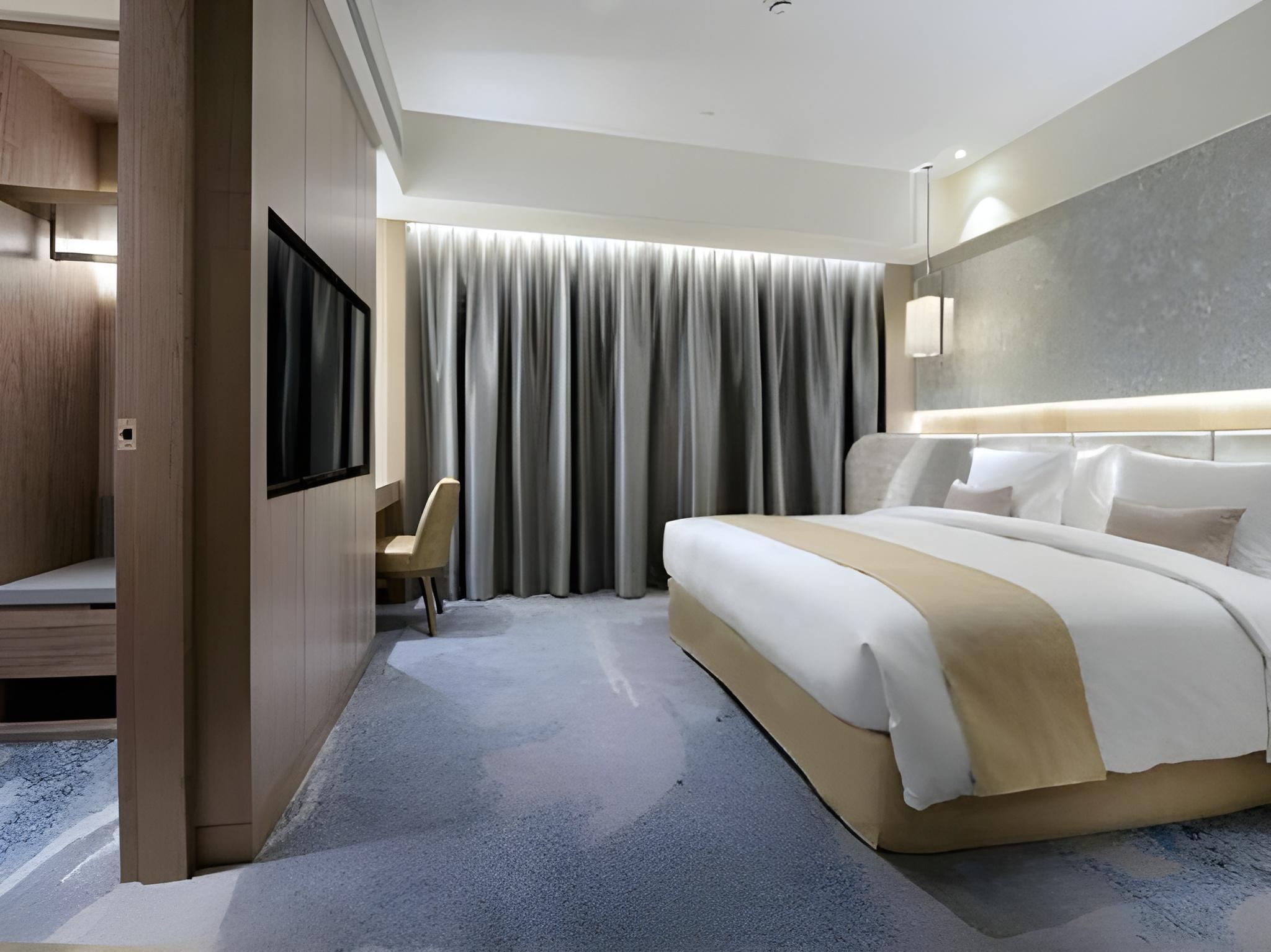 Executive, Suite