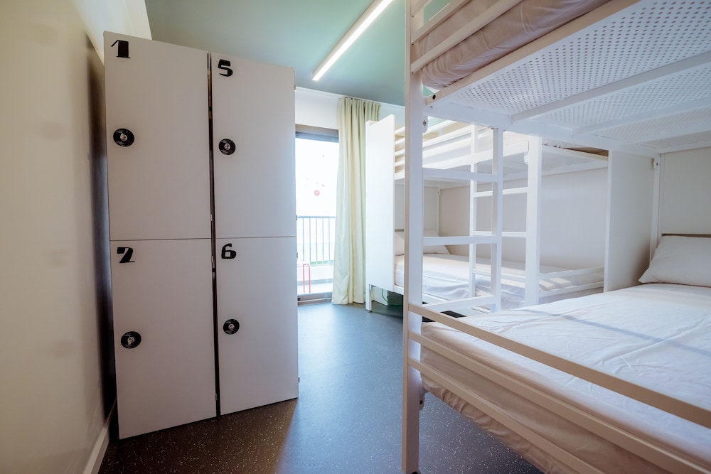 Amistat Island Hostel Ibiza 15/100