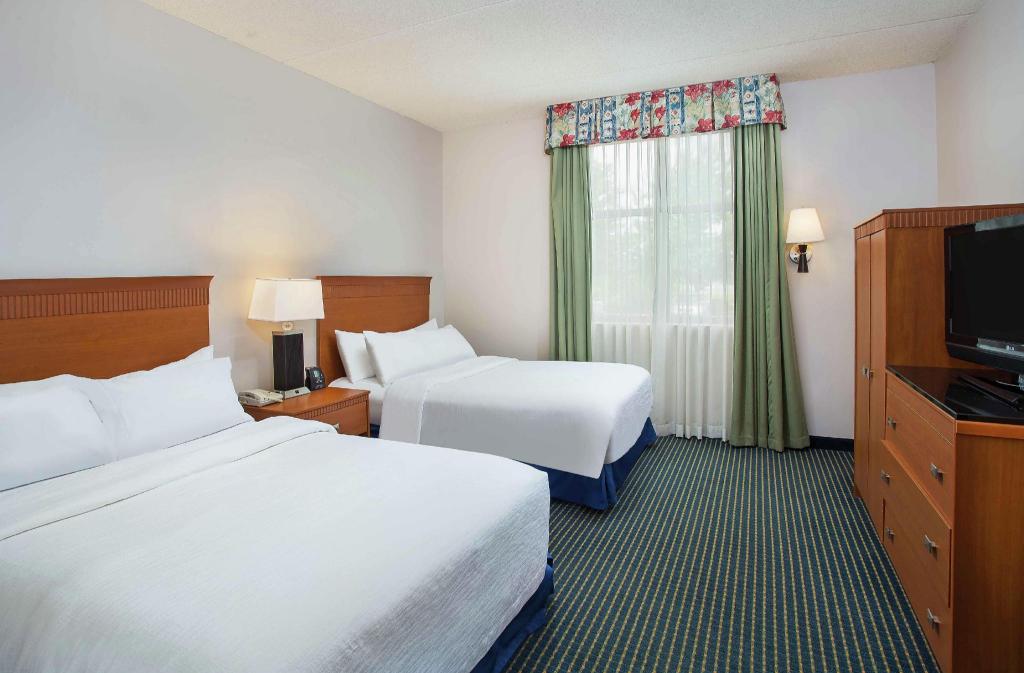 PURE, SUITE, KING BED, ACCESSIBLE