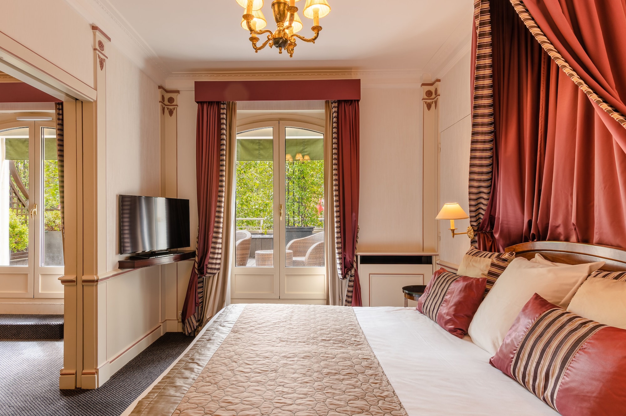 AVENUE, SUITE, TERRACE