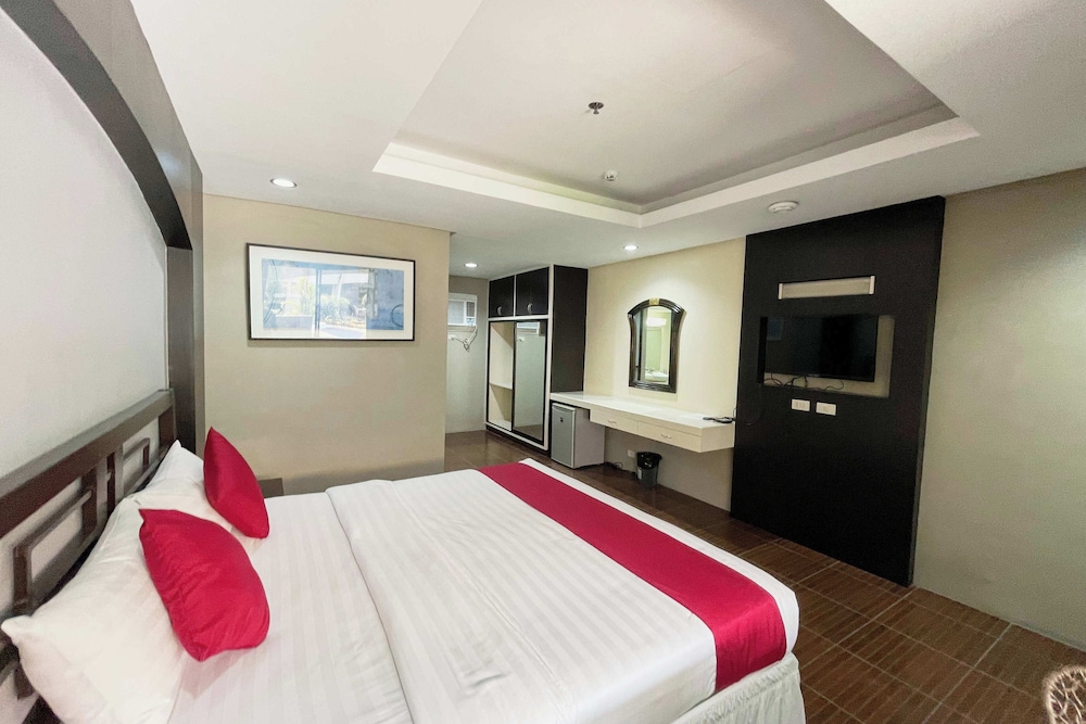 ROOM, QUEEN BED, POOL VIEW